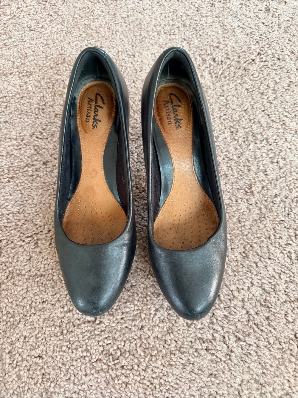 Clarks Black Leather Women’s Heeled Pumps